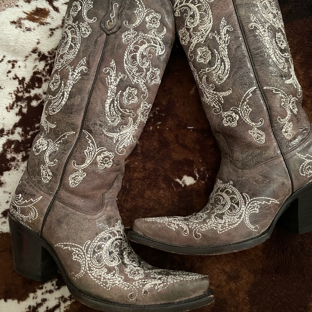 Womens corral boots size 9